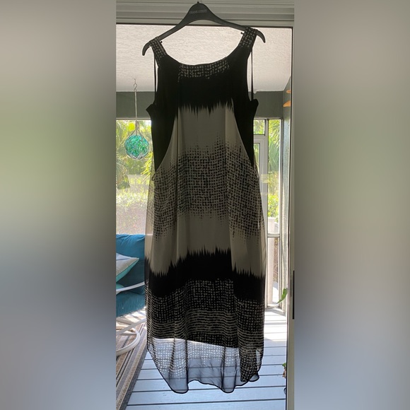 Frank Lyman Design, black and off-white high / low dress - Picture 2 of 6